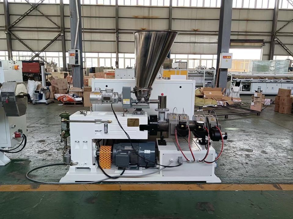 Jüngste Firmenblogs über HYPET Mini Conic Twin Score Extruder
