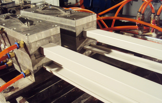 kaufen Kabelverbindungen für PVC-Plastikkabel, Kabelverbindungen für Pvc-Profile, Extrusionslinie mit Stanzmaschine online manufacture