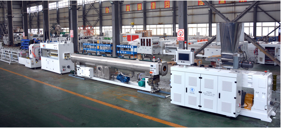 kaufen Hocheffiziente PVC-Wasserabfluss- und Abwasserleitung mit HYPS90/28 Parallel-Twin-Screw-Extruder mit Motor 55kw Leistung 500 kg/h online manufacture