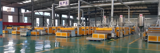 kaufen 1400 / 1800mm PP Hohlgitterplattenmaschine PP Kunststoffverarbeitung Hohlplatten Extrusionslinie online manufacture