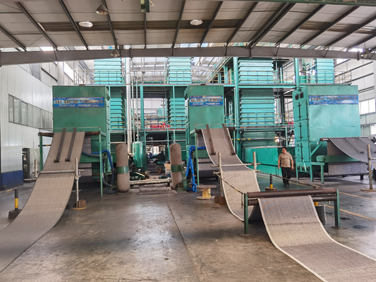 kaufen 800-1400mm PVC/PVG Kohlenbergbau Förderband Produktionslinie Energieeinsparende Mine Förderband Herstellungsmaschine online manufacture