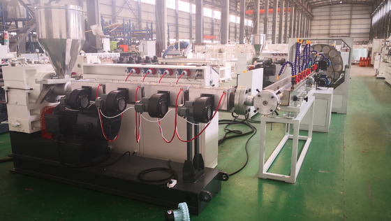 kaufen 10-38mm PVC-Faser-verstärkte Schlauchmaschine Zwei Schichten Weiches PVC & Eine Schicht Faser online manufacture
