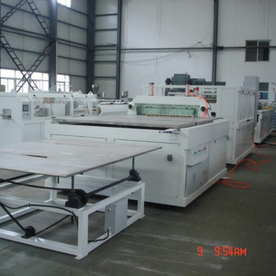 kaufen WPC-Tür-Extrusions-Produktionslinie, PVC-Holz- und Kunststoff-Verbund-Tür-Plattenherstellungsmaschine online manufacture