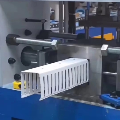 kaufen China Shenzhen HYPET PVC Hochgeschwindigkeits-Vier-Stationen-Kabelkanal-Herstellungsmaschine / PVC-Kabelkanal-Extrusionsproduktionslinie online manufacture
