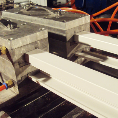 kaufen Kabelverbindungen für PVC-Plastikkabel, Kabelverbindungen für Pvc-Profile, Extrusionslinie mit Stanzmaschine online manufacture