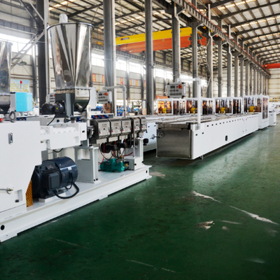 kaufen China Manufacturer Customized WPC Anti Slip Wood Plastic Composite Outdoor PVC PP PE WPC Foamed Decking Floor Making Machine online manufacture