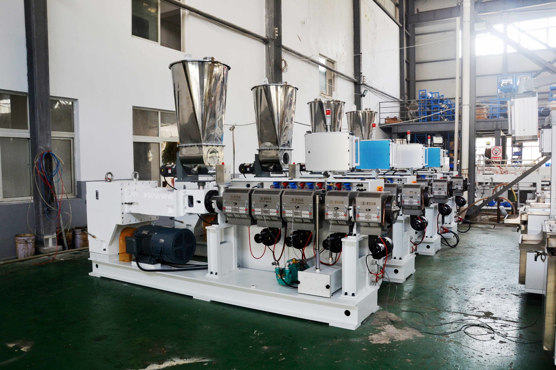 ZS65/132 Kegelförmige Doppelschraubextrudermaschine für die WPC-Produktionslinie für Außenprofile