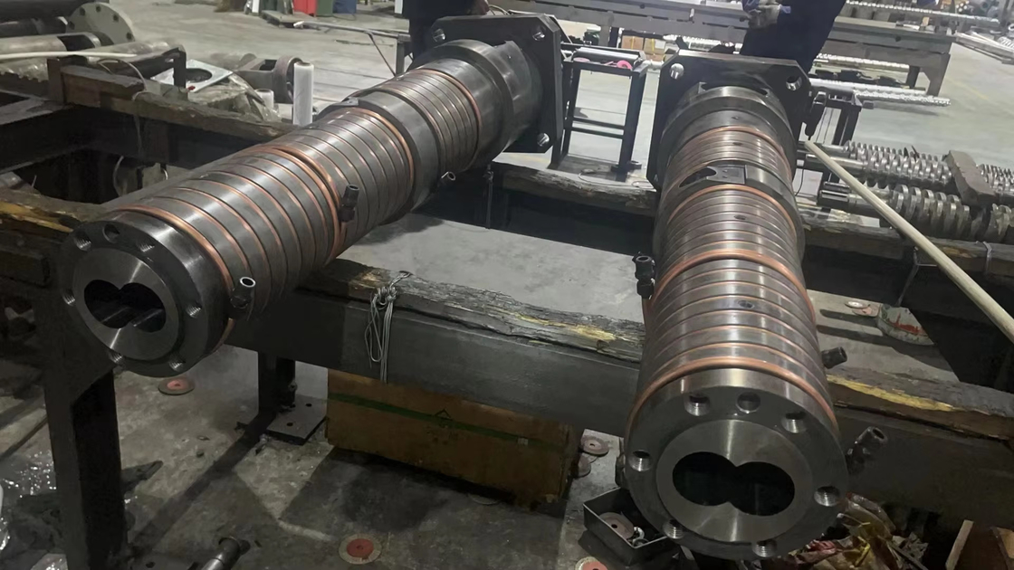 Kunststoff-Extruder Kegel-Twin-Schraube und Lauf / Bimetall-Schraube und Lauf für Doppelschraub-Extruder