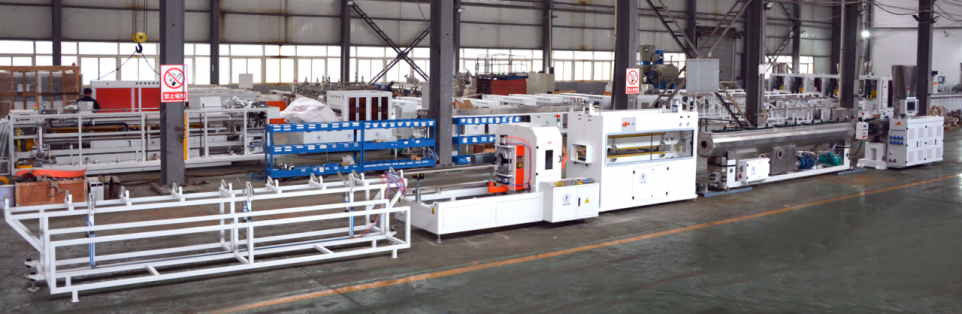 Hocheffiziente PVC-Wasserabfluss- und Abwasserleitung mit HYPS90/28 Parallel-Twin-Screw-Extruder mit Motor 55kw Leistung 500 kg/h