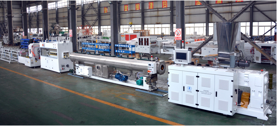 Hocheffiziente PVC-Wasserabfluss- und Abwasserleitung mit HYPS90/28 Parallel-Twin-Screw-Extruder mit Motor 55kw Leistung 500 kg/h