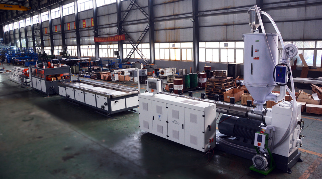 1400 / 1800mm PP Hohlgitterplattenmaschine PP Kunststoffverarbeitung Hohlplatten Extrusionslinie