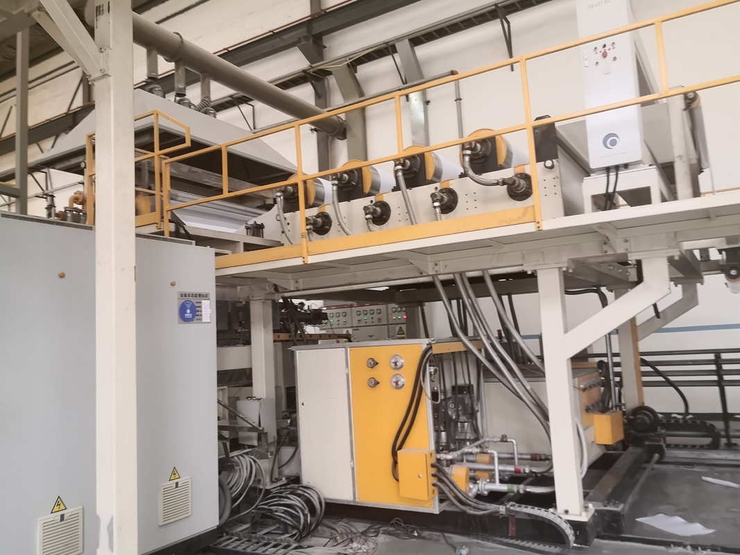 Automatische Warmschmelz-Klebstoffbeschichtung / Filmbeschichtung und Sandbeschichtung Produktionslinie anpassbar