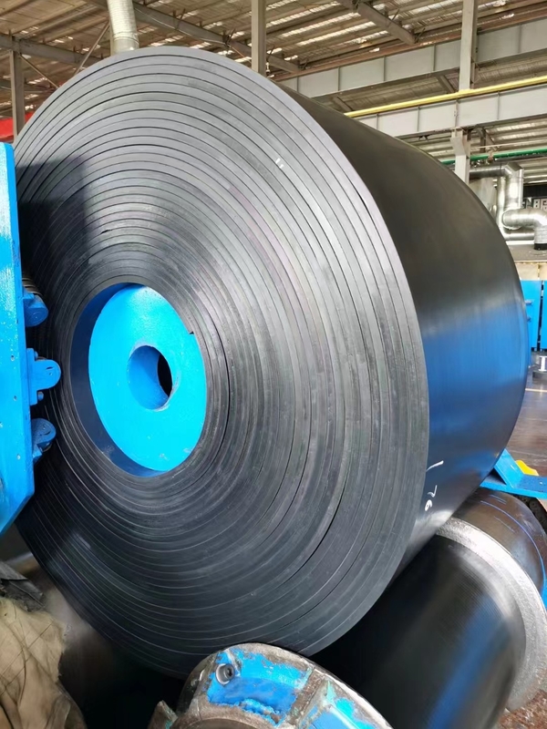 1400-2000mm PVC/PVG Kohlenbergbau Förderband Produktionslinie für die Bergbauindustrie Spannung 380V