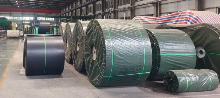 800-1400mm PVC/PVG Kohlenbergbau Förderband Produktionslinie Energieeinsparende Mine Förderband Herstellungsmaschine
